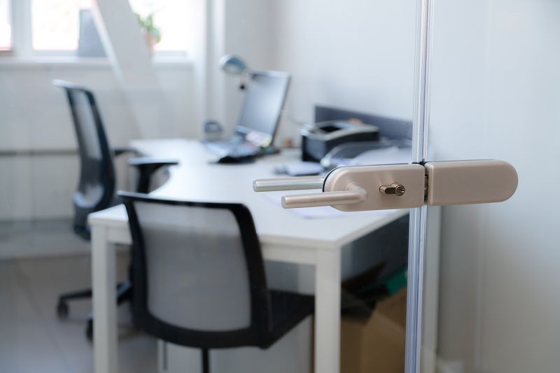 Aesthetic Office Handle Mounting